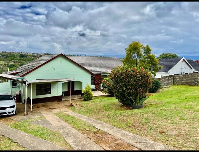 3 BEDROOM HOUSE FOR SALE IN BISLEY